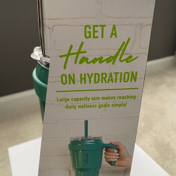 Brand new 2 pk Reduce 40 oz tumblers with straw lid and handle - Picture 4 of 5